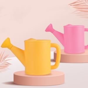 700ml plastic watering can