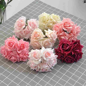 Simulated bouquet containing 5 roses