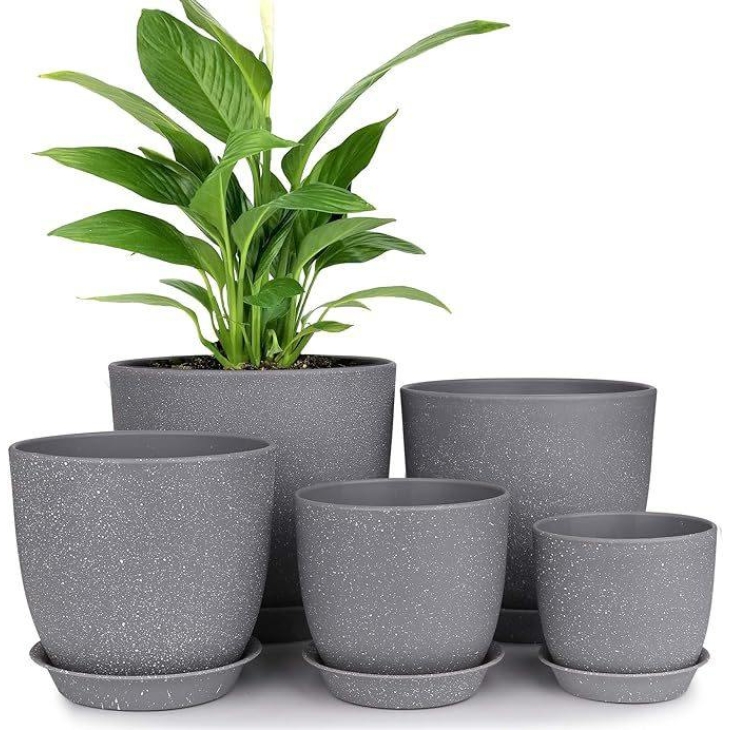 Plastic flower pot with drainage hole tray