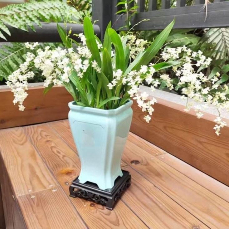Wholesale plastic flower pots with bases