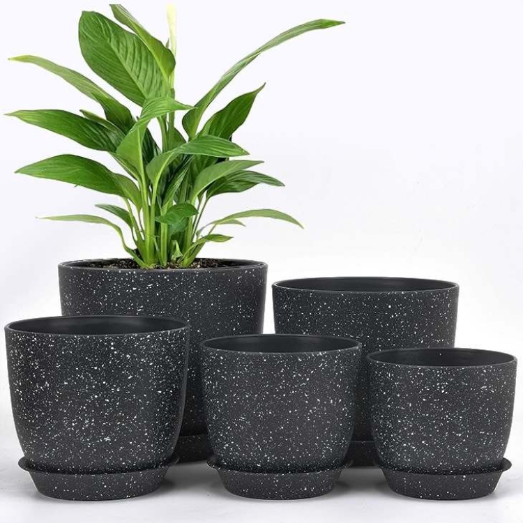 Plastic flower pot with drainage hole tray