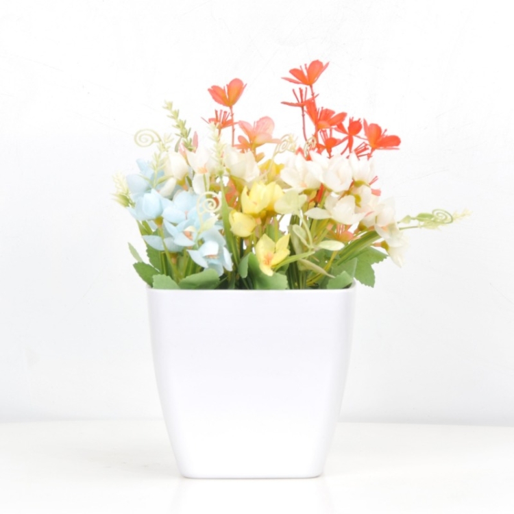 Simple mini plastic flower pot