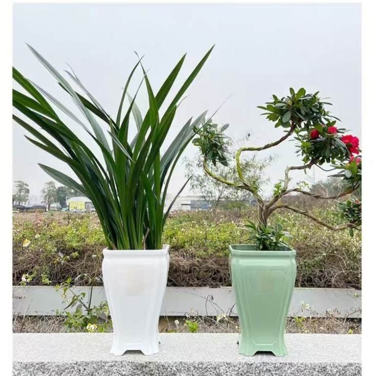 Wholesale plastic flower pots with bases