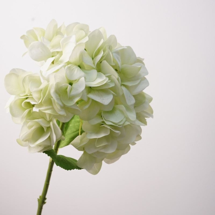 Hand-soft moisturizing artificial hydrangea
