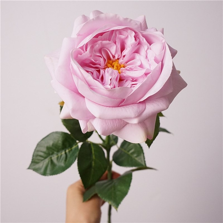 Highly realistic moisturizing rose