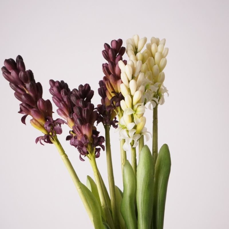 Realistic artificial tuberose