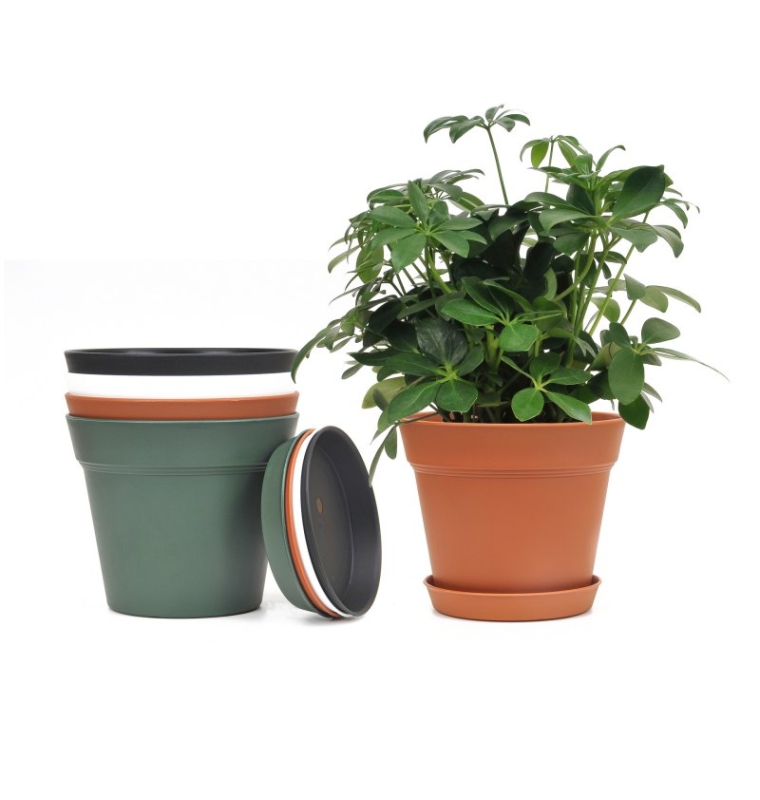 6.5-inch and 7.5-inch plastic flower pot