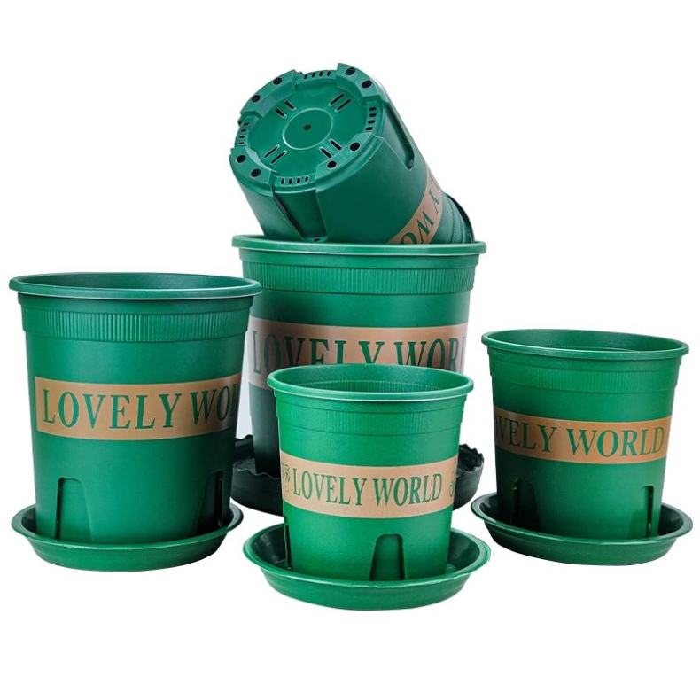 0.3 allon to 1.5 gallon Green plastic flower pots with trays