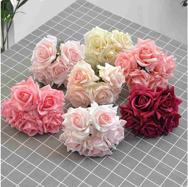 Simulated bouquet containing 5 roses