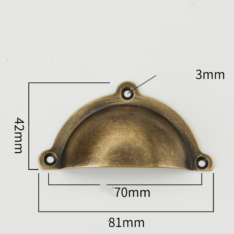 Brass shell-shaped handle