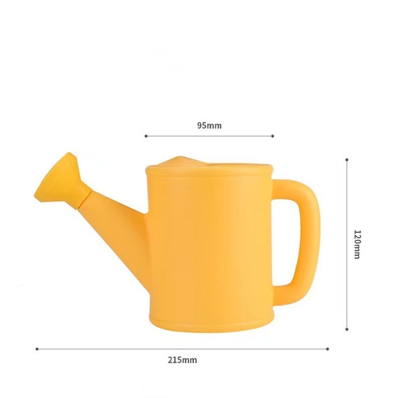700ml plastic watering can