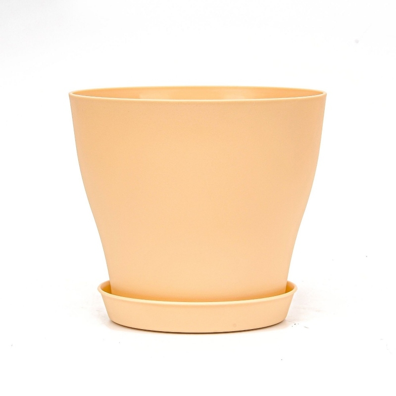 Simple plastic planting pots