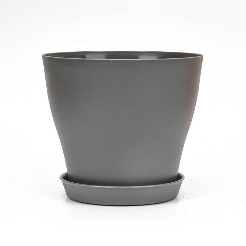 Simple plastic planting pots