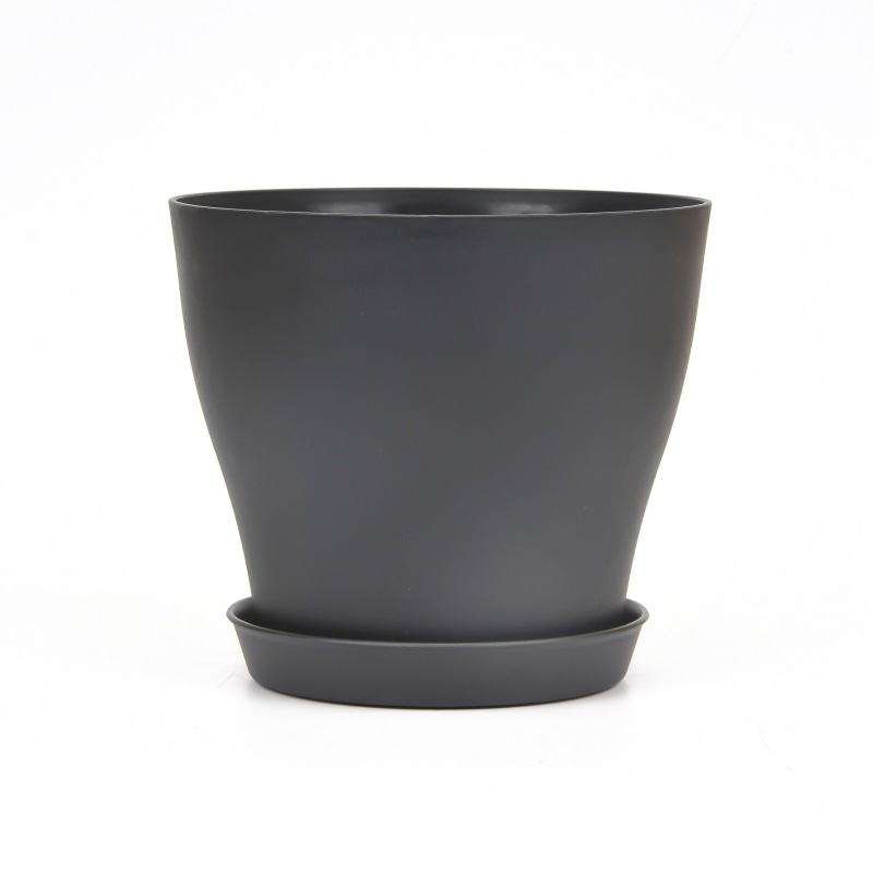 Simple plastic planting pots