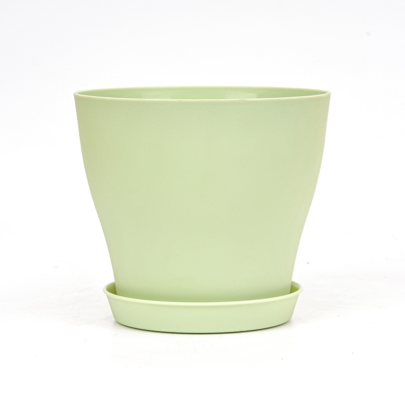 Simple plastic planting pots