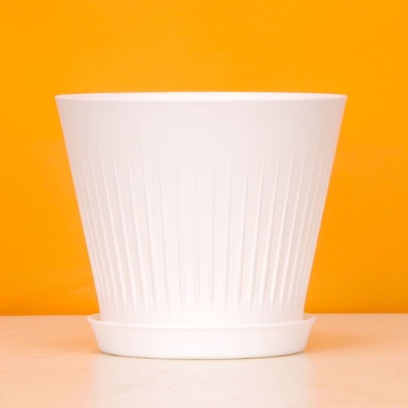 Simple Colorful plastic planting pots