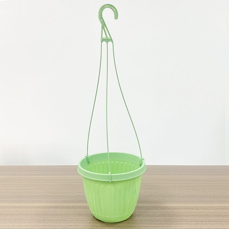 Plastic flower pots that can be hung up
