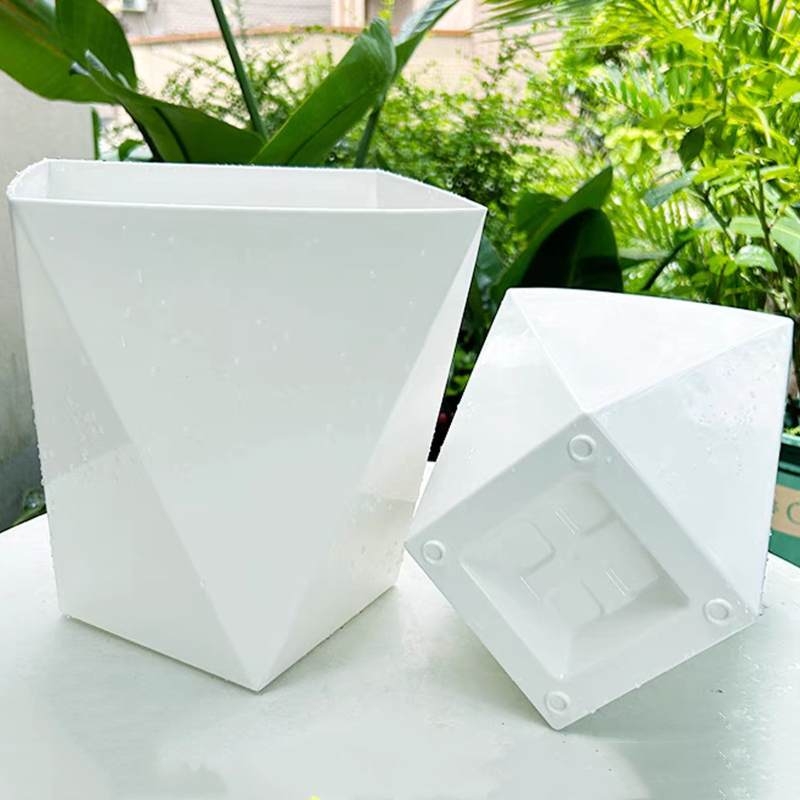 Rhombus-shaped plastic flower pot
