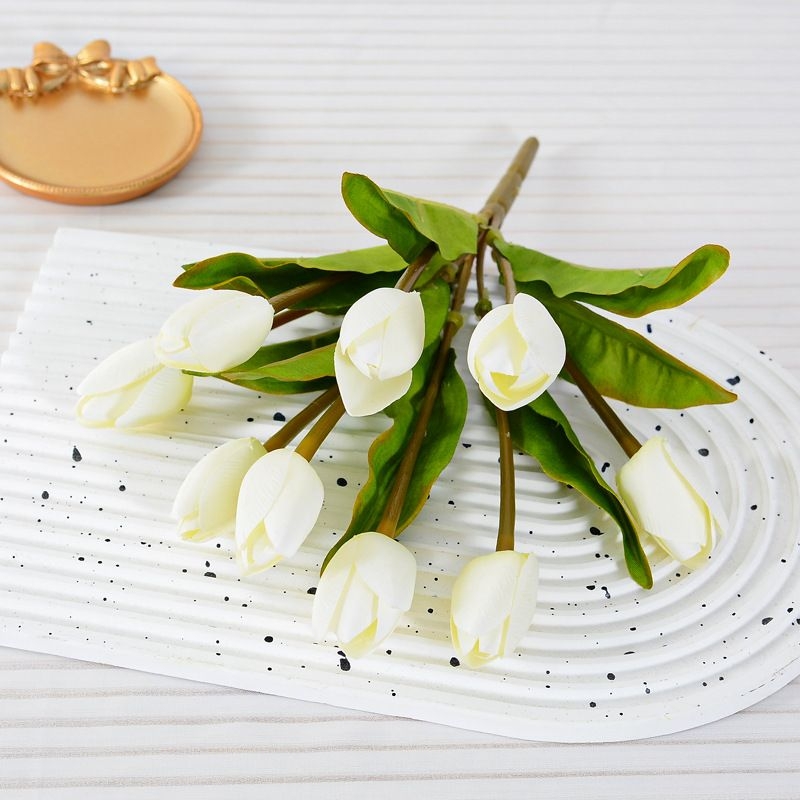 Simulated tulip bunch