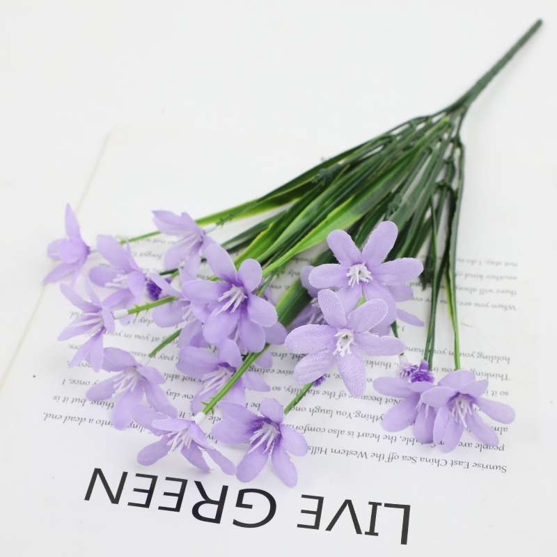 Artificial daffodils