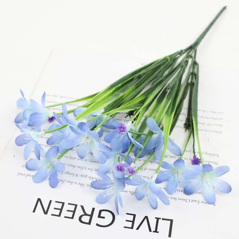 Artificial daffodils