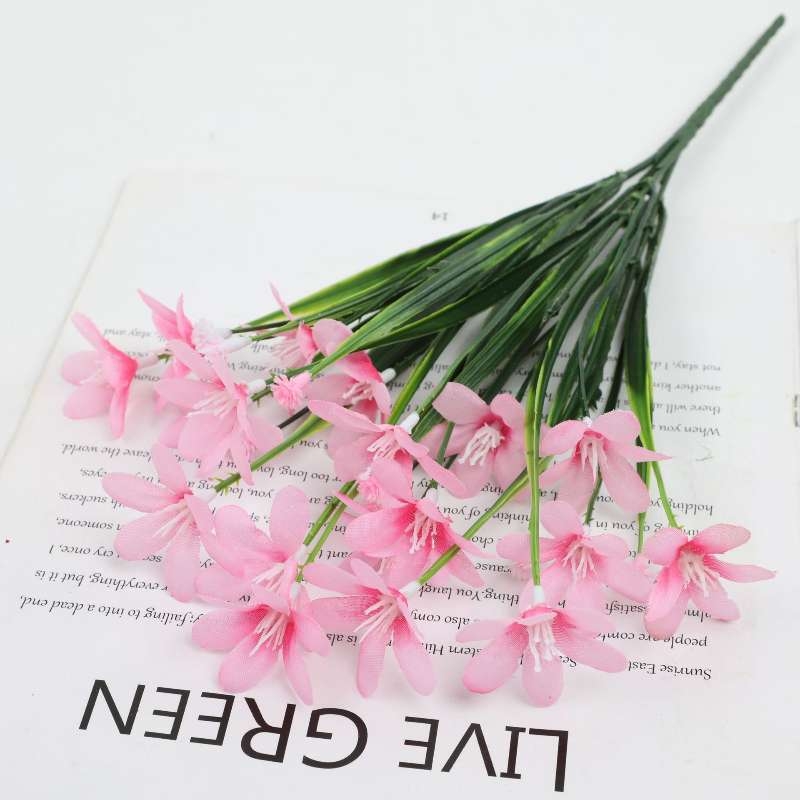 Artificial daffodils