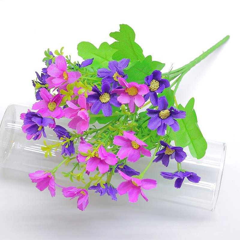 Artificial chrysanthemum flowers