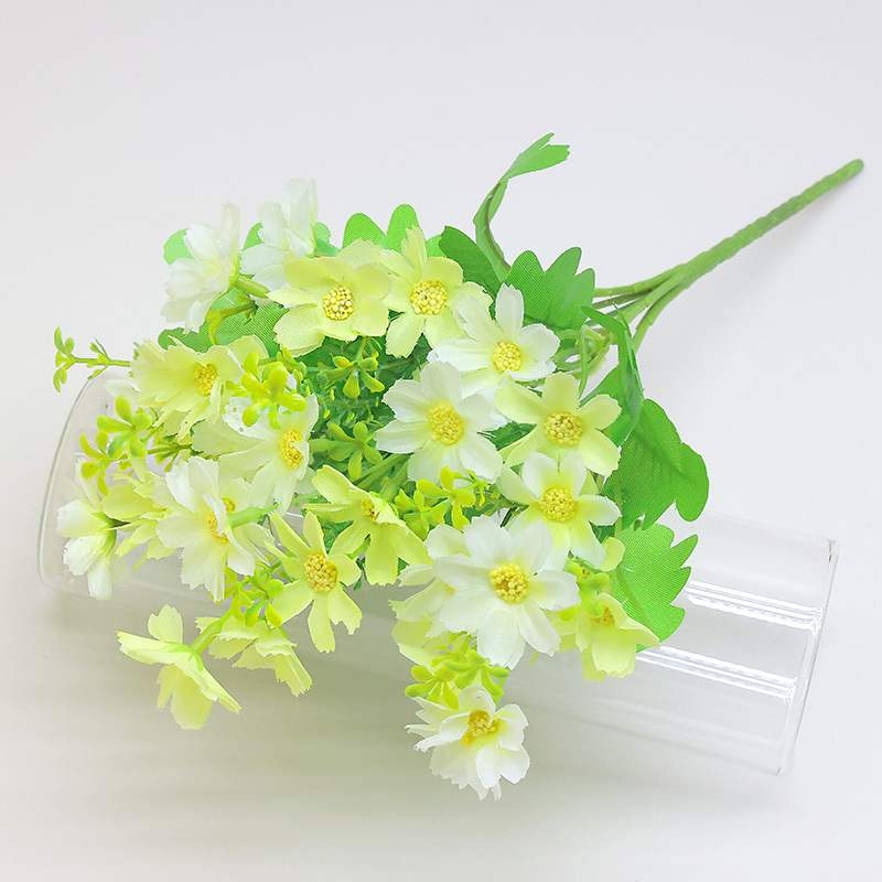 Artificial chrysanthemum flowers
