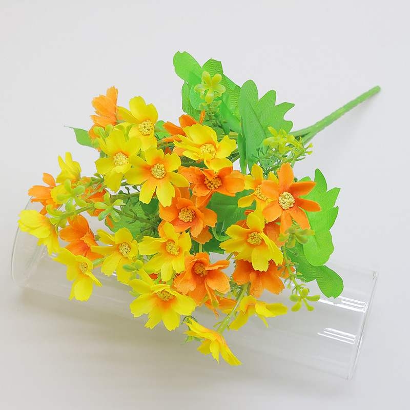 Artificial chrysanthemum flowers