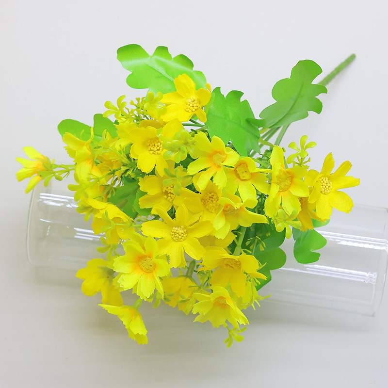 Artificial chrysanthemum flowers