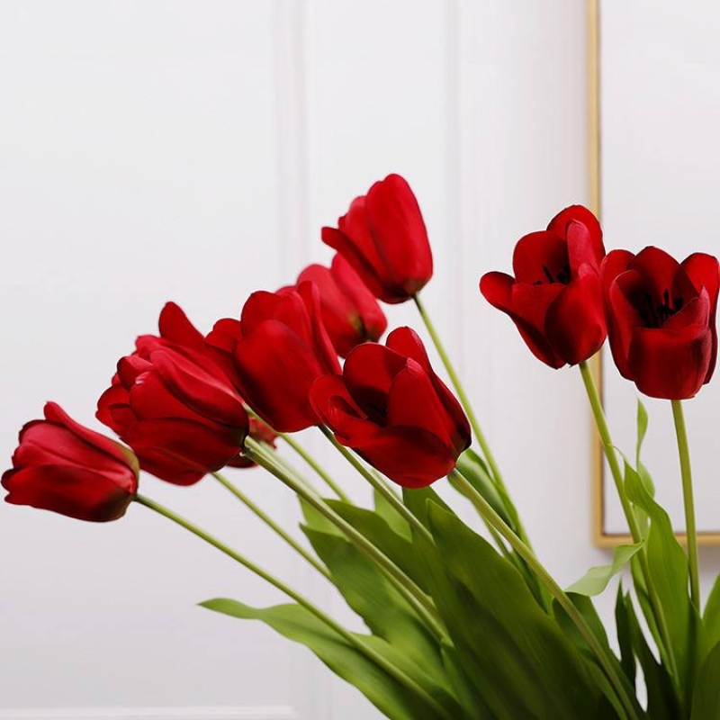 Simulated open-mouthed smiling silk tulip