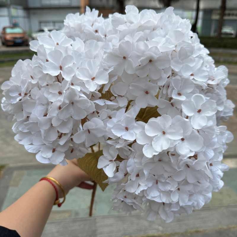Silk hydrangea with 5 flower heads