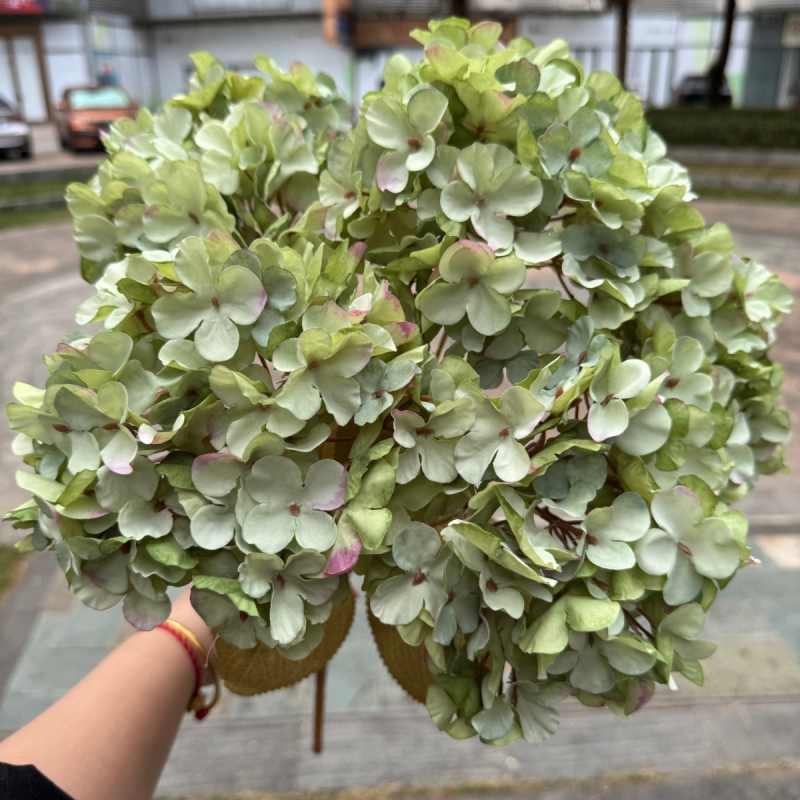 Silk hydrangea with 5 flower heads