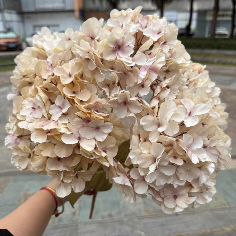 Silk hydrangea with 5 flower heads