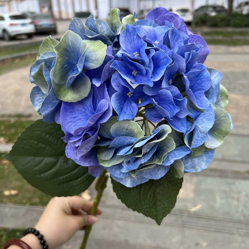 Soft-touch Plastic hydrangea