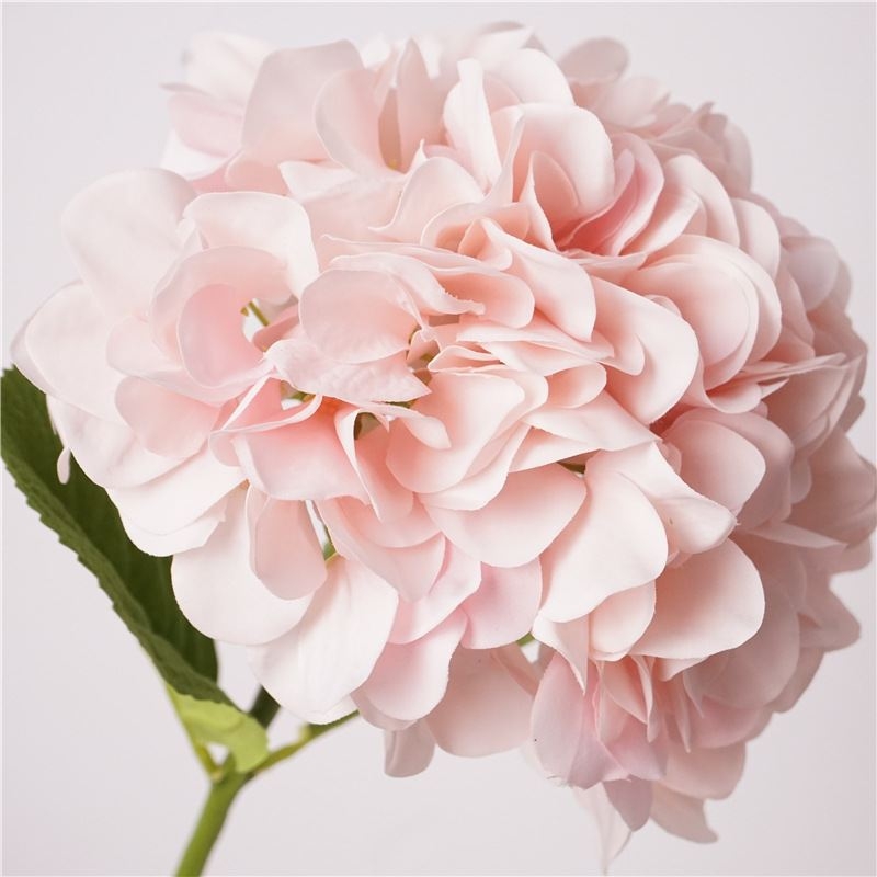 Hand-soft moisturizing artificial hydrangea