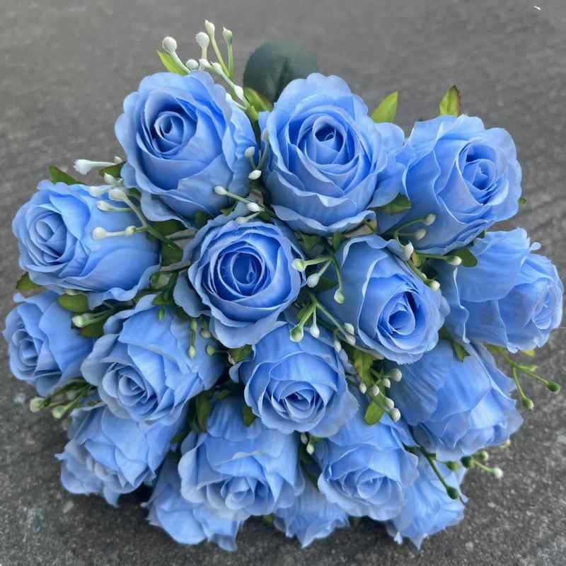 Artificial roses with 18 flower heads