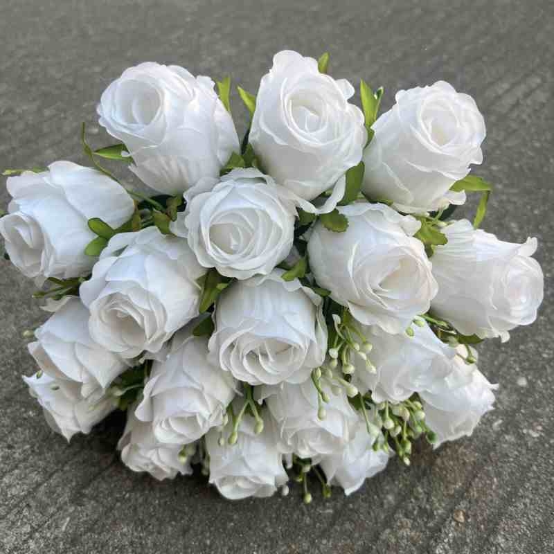 Artificial roses with 18 flower heads