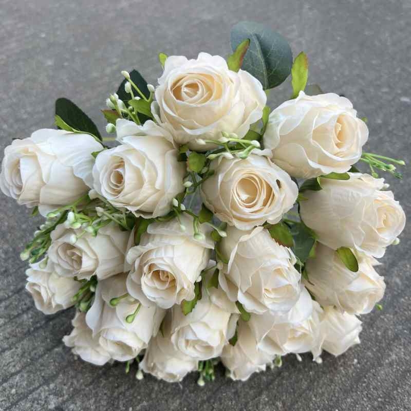 Artificial roses with 18 flower heads