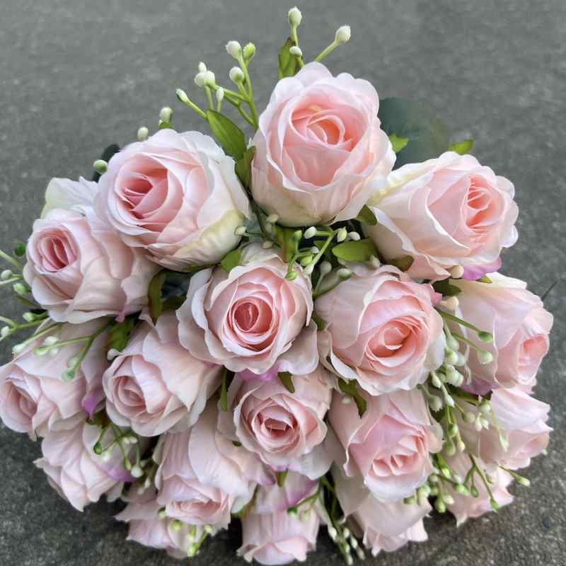 Artificial roses with 18 flower heads