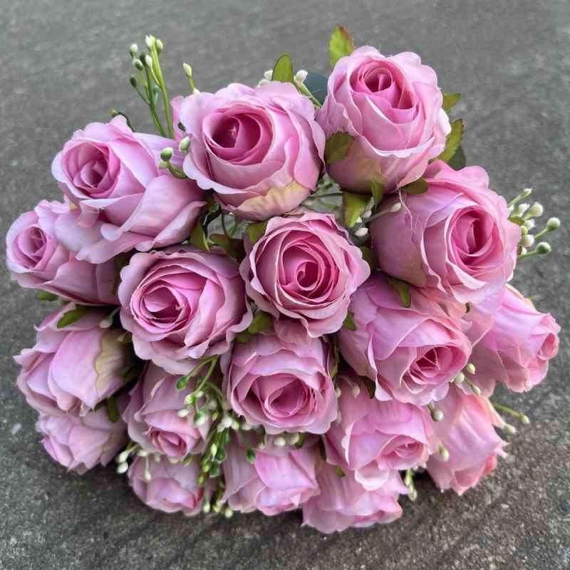 Artificial roses with 18 flower heads