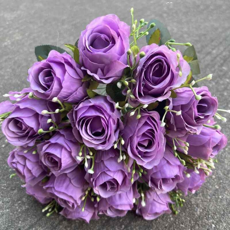 Artificial roses with 18 flower heads