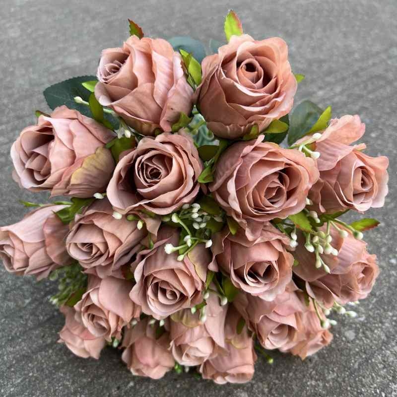 Artificial roses with 18 flower heads