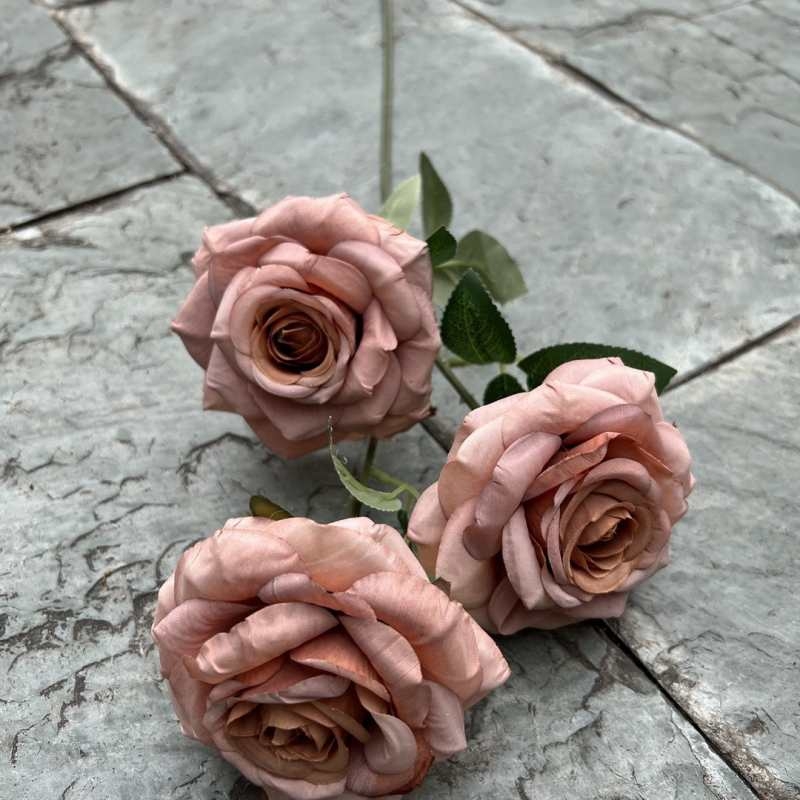 Simulated roses with three flower heads and curled edges