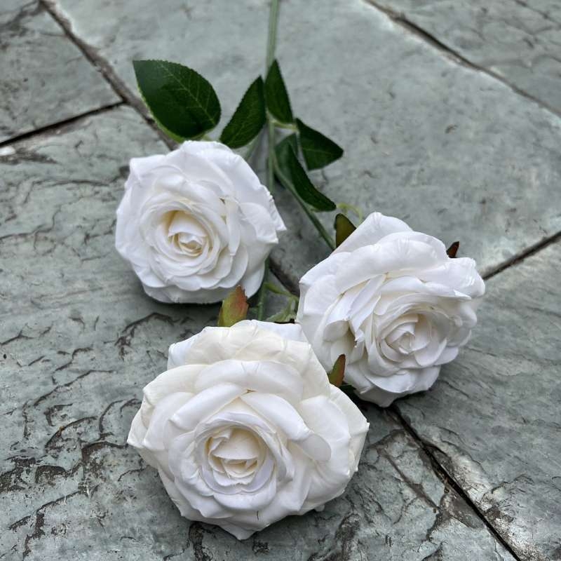 Simulated roses with three flower heads and curled edges