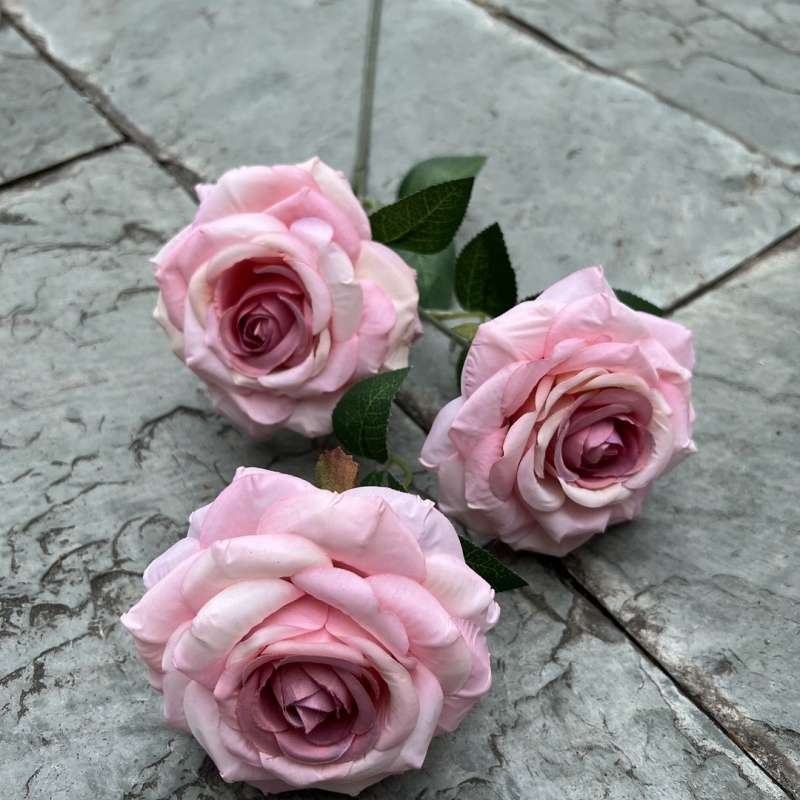 Simulated roses with three flower heads and curled edges