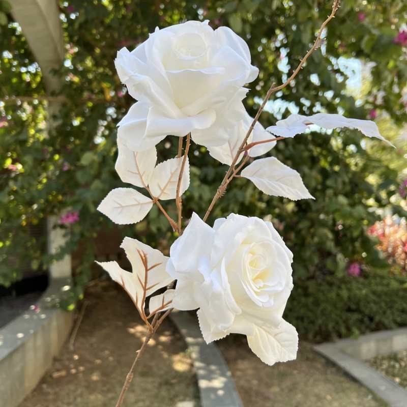 Autumn-colored artificial roses