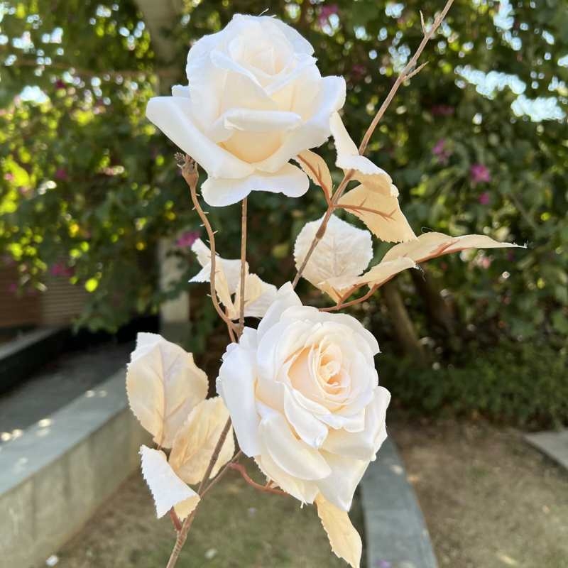 Autumn-colored artificial roses