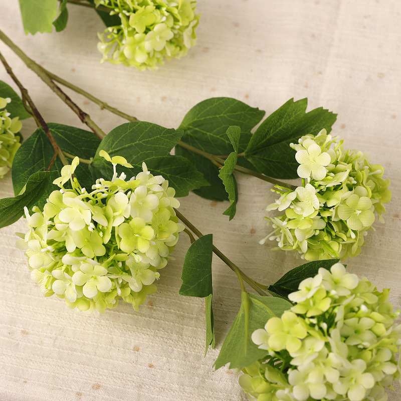 Snowball-shaped artificial hydrangea