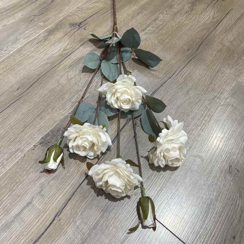 Vintage-style artificial roses